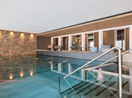 Hotel Sonne Post mit Schwimmbad, Hotel in Titisee-Neustadt