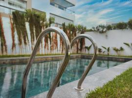 Sancy Luxury rez de jardin avec piscine privée, отель в Касабланке