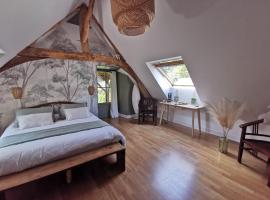 La chambre des vergers de St Nicolas, hotel com banheiras de hidromassagem em Mayet