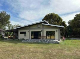 River Farm Stay near beach w Fiber Optic and Netflix, hotel v destinaci Botolan