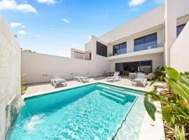 Boca Catalina 5 NEW 4BR 4BA Pool Walk to Beach by Bocobay