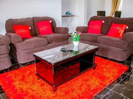 Vienama Residence 2 mins drive to Labadi Beach, rantahotelli kohteessa Accra