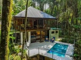 Casa Serena - Tranquil Jungle Gem Near the Beach