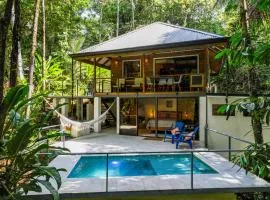Casa Serena - Tranquil Jungle Gem Near the Beach