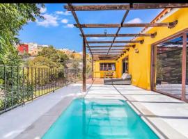 una casa canaria moderna โรงแรมในอินเกนิโอ