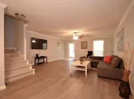 Modern 2BR Townhome, Sleeps 6,Near ATL