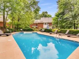 Serene Poolside Oasis 5 BR Office Luxe Amenities