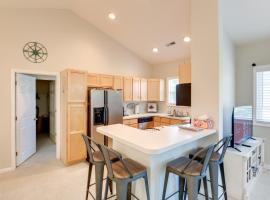 4 Mi to Beach: Lewes Townhome w/ Ping-Pong Table, hotel sa Lewes