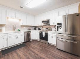 커니어스에 위치한 호텔 2BR Townhome - Sleeps 5 - Near GA Horse Park