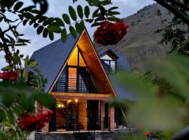 Grand Mountain Cottage, chalet de montaña en Kazbegi