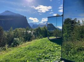 Glimre Romsdal - Eksklusivt speilhus ved Åndalsnes, villa in Isfjorden