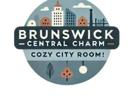 Brunswick Central Charm: Cozy City Room!