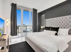 Penthouse Sky Suite - 2BDR2BTH - Private Rooftop Terrace