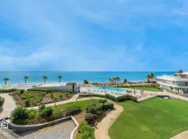 Edge Luxury Beachfront 3BR, 3 pools, spa, gym