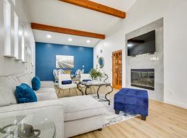 Lake Arrowhead Hideaway with Deck and Hot Tub, ξενοδοχείο σε Lake Arrowhead