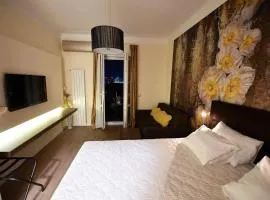 Prime City Center Apartment - Walk to All Attractions