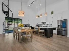 Family Fun House - Pet Friendly! 12 Min to Oaklawn