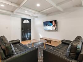 Guest House, Accessible to Downtown, & Fast WiFi!, hotel in Chico