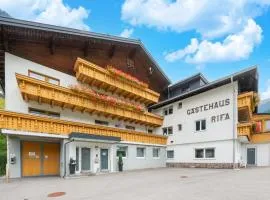 Spacious apartment near centre and ski area