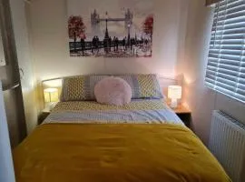 Cosy cabin in Milford on Sea Full Passes included