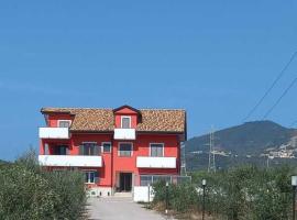 Villa degli Ulivi โรงแรมในMontecorvino Rovella