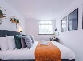 Perfect for Contractors Long Stays and Close amenities