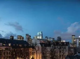 Contemporary, view of La Défense, all comfort