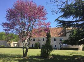 Chateau de Lugérat - 4 chambres - 2 et 3 personnes, ξενοδοχείο σε Montignac-Charente