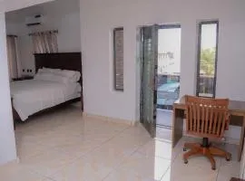 Bamgbose Apartments - Sleeps 2 - Balcony - Parking