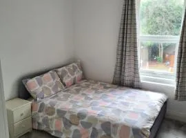 A private & beautiful bedroom with shared bathroom in the heart of Bournemouth