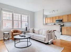Evanston 2br w courtyard nr Northwestern beach CHI-953