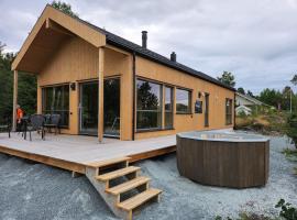 Nyoppf&oslash;rt hytte med mulighet til &aring; leie badestamp, hotel s&nbsp;v&iacute;řivkou v destinaci Levanger