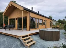 Nyoppført hytte med badestamp