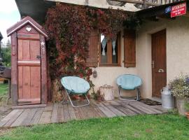 Studio en rez de chaussée, avec jardin partagé., hotel v destinaci Vars