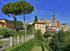 Villa in Lari with Pool & Stunning Hill Views