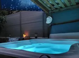 L'Antre deux Pierres, romantisme, jacuzzi extérieur, plateau dinatoire