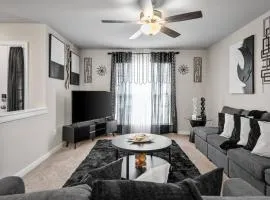 Roomy Getaway! Elevate Your Stay 6 Mins to RIC!
