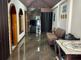 Casa 1 en Paso Canoas CR, 2 habitaciones con 3 AC y equipada