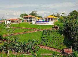 la perla finca hotel, hotelli kohteessa Piamonte