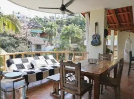 Casa Redonda Penthouse, In the Heart of Sayulita with ocean view and rooftop palapa with hammock