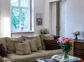 Alunana LUX & Jakuzzi - in the Art Nouveau area, 1870's, renovated 2025, self check-in