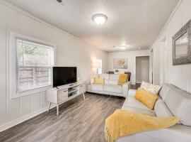 Walk to Dtwn Branson: Pet-Friendly Home!, Hotel in Branson