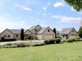Chateau Clarence Luxurious Waterfront Retreat