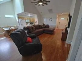Work, Relax and Explore! 3 Bedroom House with screened in porch