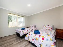 Waves And Moore - Beautifully presented home