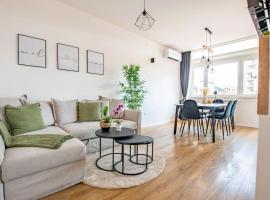 Centro citt&agrave; - Terrazzo silenzioso, villa en Trieste