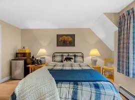 Fall Line Small Studio - Perfect for Two - On Shuttle Route with Amenities G6A condo