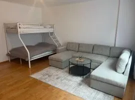 Cozy 2-Bedroom Retreat Near Subway and City Center