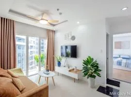 Min Cozy Nook Monarchy - 2BR luxury riverview