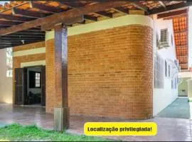Casa ao lado de duas praias